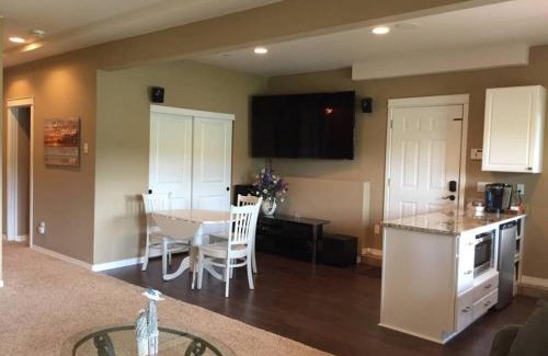 Eatonville Casa | Lakeside Living Suite! Mt Rainier, Nwtrek, Jblm
