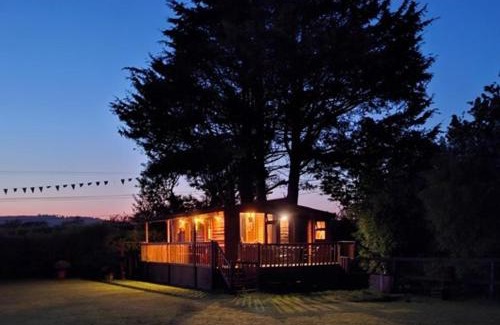 Castlemartyr Casa | Lakeside Lodge - Castlemartyr - Sleeps 4
