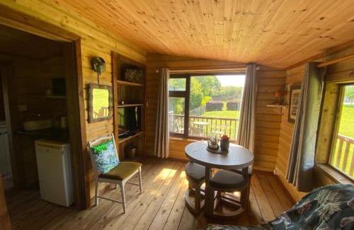 Castlemartyr Casa | Lakeside Lodge - Castlemartyr - Sleeps 4