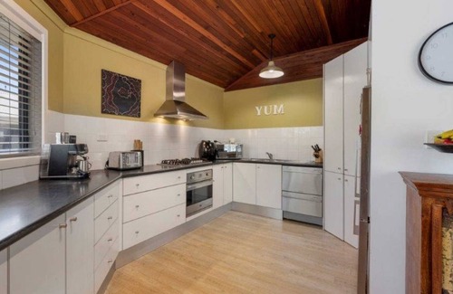 Laurieton Casa | Lakeside Lodge - Fabulous Waterfront Holiday