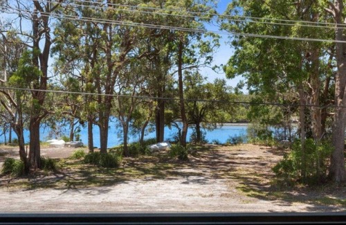 Laurieton Casa | Lakeside Lodge - Fabulous Waterfront Holiday