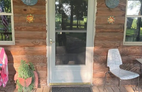 Pittsfield Cabina | Lakeside Lodge of LEGENDS; A Wilderness Wanderer’s Wonderland
