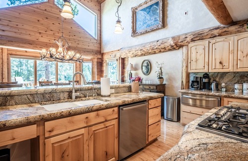 Lakeside Cabina | Lakeside Lodge with Private Dock and Beach, Sleeps 10!