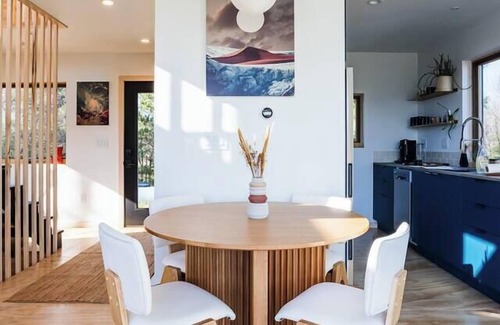 Phelps Casa | BRAND NEW: Modern lakeside loft; incredible views with roof-top deck and sauna