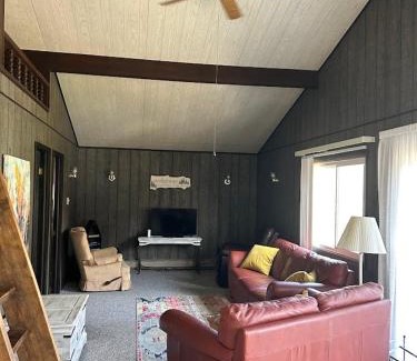 Port Hope Casa | Lakeside Loft - Walk to Lighthouse County Park