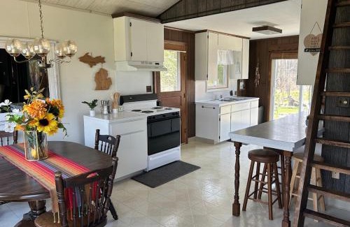 Port Hope Casa | Lakeside Loft - Walk to Lighthouse County Park