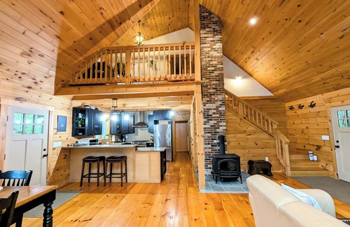 Ellsworth Casa | Beautiful Lakeside Log Home near Acadia National Park Kayak/Canoe/Swim/Fish