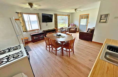 Phillips Cabina | Lakeside, Long Lake Cabin 5 | 3 Bed, 1 Bath