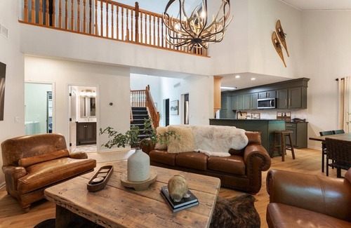 Gouldsboro Casa | Lakeside Luxe: Lake Views, Theatre, Game Room, Outdoor Pool