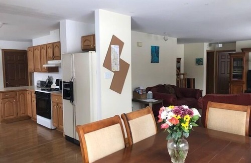 Presque Isle Casa | Lakeside Luxury, 4 bedrooms, 2 bath, sleeps 10. Outdoor Grill, Kayaks, Firepit.