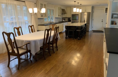 Trumbull Casa | Lakeside luxury: beautiful, relaxing 4 bedroom home