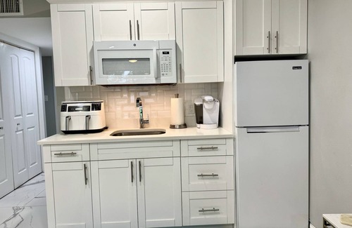 Wesley Chapel Condominio | Lakeside Luxury Studio in Golf Resort: Tranquil Views, Comfortable Amenities, Prime Location