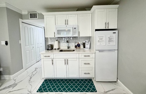 Wesley Chapel Condominio | Lakeside Luxury Studio in Golf Resort: Tranquil Views, Comfortable Amenities, Prime Location