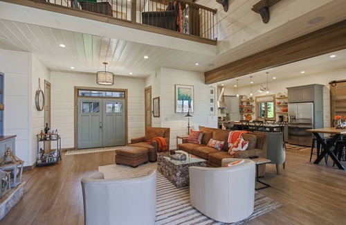 Dawsonville Casa | Lakeside manor