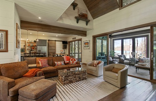 Dawsonville Casa | Lakeside manor