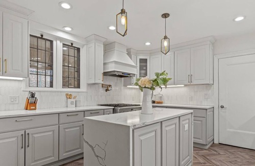 Shorewood Casa | Lakeside Mansion - Fabulous Bedroom