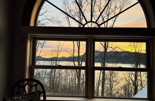 Moriah Center Casa | Lakeside- Mountain View Lodge on Lake Champlain in delightful Bridport