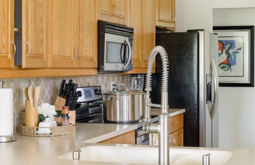 Greenacres Villa | Lakeside Paradise W/Heated Pool near the Beach