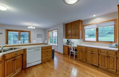 Battle Lake Casa | Lake Vacation! 6BR-12beds-3.5ba - Swim/bonfire/Arcade/ping-pong/foosball