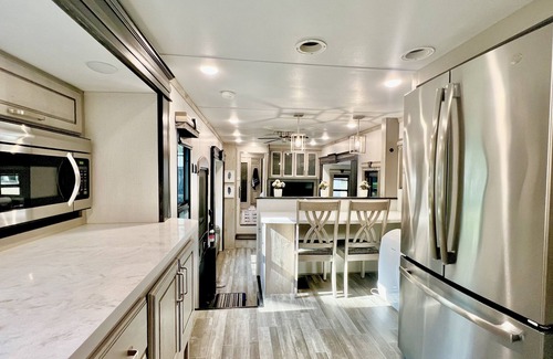 Etoile Casa | "Lakeside Paradise: RV Sleeps 6 @Lake Sam Rayburn - The Perfect Getaway Awaits!"