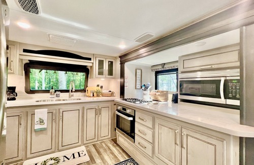 Etoile Casa | "Lakeside Paradise: RV Sleeps 6 @Lake Sam Rayburn - The Perfect Getaway Awaits!"