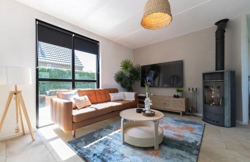 Ewijk Villa | Lakeside Paradise Villa