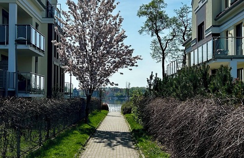 Ostroda Apartamento | Lakeside Promenade View Sunrise Studio