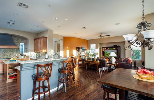 Balboa Way Casa | Propiedad junto al lago con piscina infinita y bañera de hidromasaje