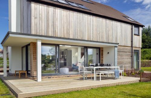 Holworth Casa | Lakeside property with spa access on a nature reserve Maple House BV08