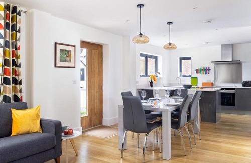 Holworth Casa | Lakeside property with spa access on a nature reserve Sunbird Cottage BV20