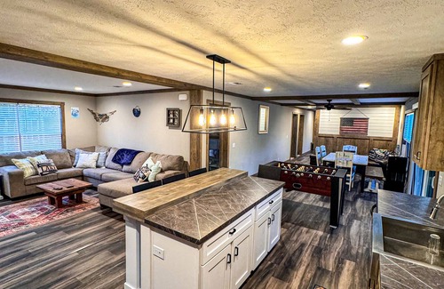 May Cabina | LakeSide Reel Paradise Brownwood big family dock for fishing/close to state park