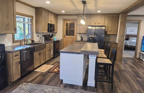 May Cabina | LakeSide Reel Paradise Brownwood big family dock for fishing/close to state park