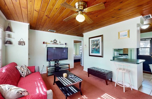 Lake Placid Condominio | Lakeside resort condo with private deck & grill + on-site docks/boat launch