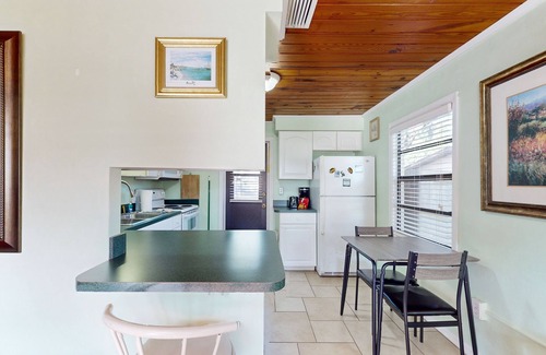 Lake Placid Condominio | Lakeside resort condo with private deck & grill + on-site docks/boat launch