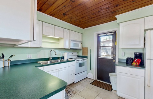 Lake Placid Condominio | Lakeside resort condo with private deck & grill + on-site docks/boat launch