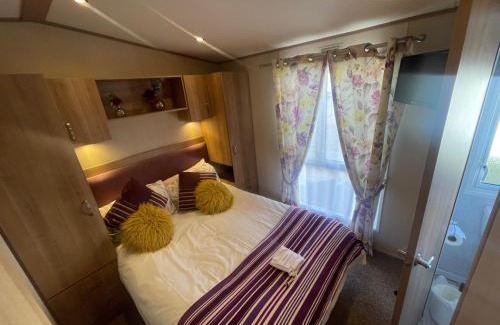Tattershall Casa | Lakeside Retreat 1 with hot tub, private fishing peg situated at Tattershall Lakes Country Park
