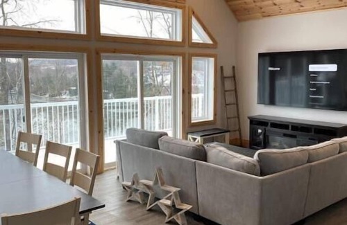 North Frontenac Cabaña | Lakeside Retreat