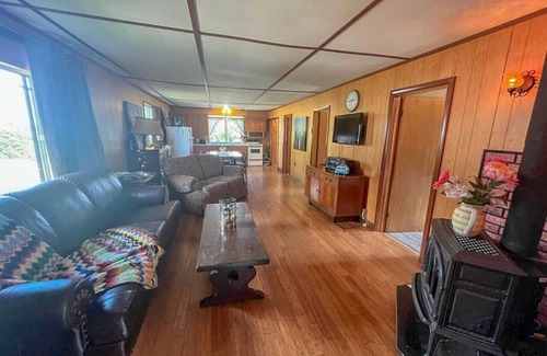 Port McNicoll Cabina | Lakeside Retreat: Steps to Beach