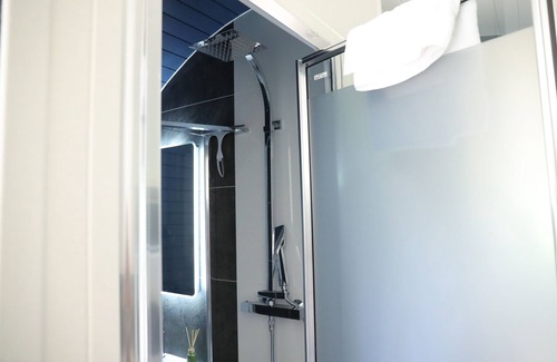 Aldborough Apartamento | Lodge-Premium-Baño tipo “wet room”-Vista al Lago