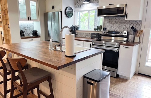 Highlands East Cabaña | Lakeside retreat in Highlands East: A 4-season getaway with hot tub
