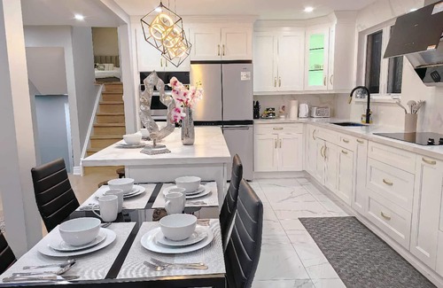 Ajax Casa | Lakeside Retreat | Modern Renovated House|9 Parkings| Large Backyard
