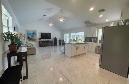 Port Saint Lucie Casa | Lakeside Retreat