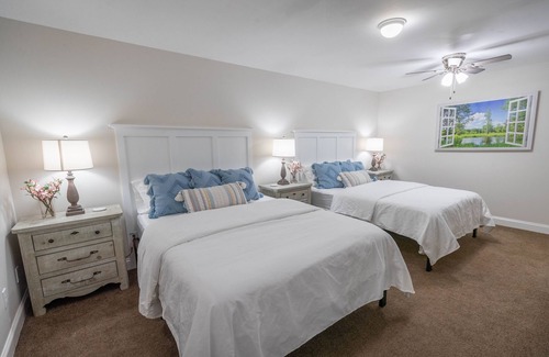Gainesville Casa | Lakeside Retreat w/ Hot Tub & Private 2 story Dock
