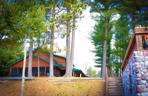 Neillsville Cabina | Lakeside Retreat with Private Docks, Hot Tub, Scenic Views and Near Trails