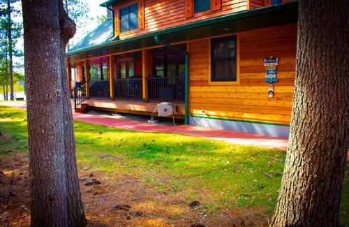 Neillsville Cabina | Lakeside Retreat with Private Docks, Hot Tub, Scenic Views and Near Trails