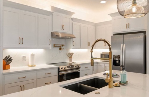 Winchester Apartamento | Lakeside Retreat with Golf Cart, Game Room, Fireplace, Pool