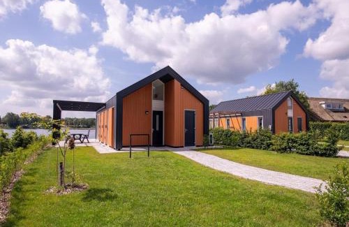 Tynaarlo Villa | Lakeside Retreat with Modern Comfort