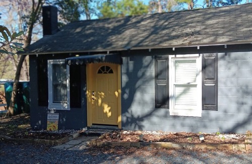 New London Cabaña | Lakeside retreat with private dock on Palmerville Lake!