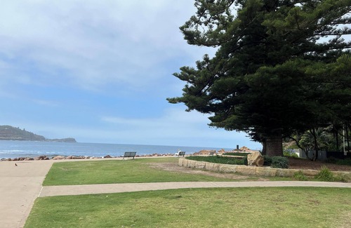 North Avoca Apartamento | LAKESIDE RETREAT level 1 minute walk to beach own pool