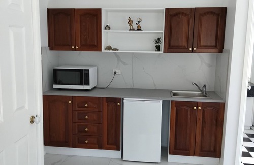 Wangi Wangi Casa | Lakeside self-contained room with private entry - 1 min from Wangi jetty